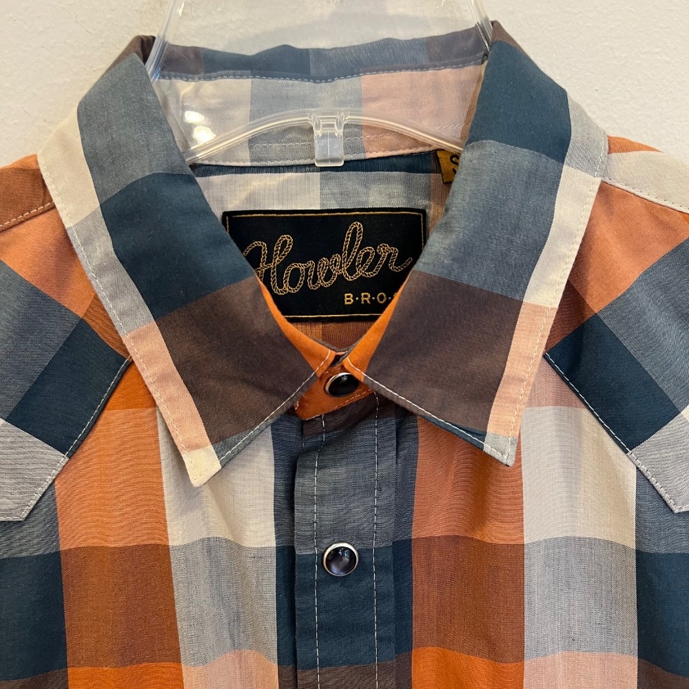 Howler Brothers Shirt Mens Small Orange Blue Plaid Pearl Snaps Short Sleeve